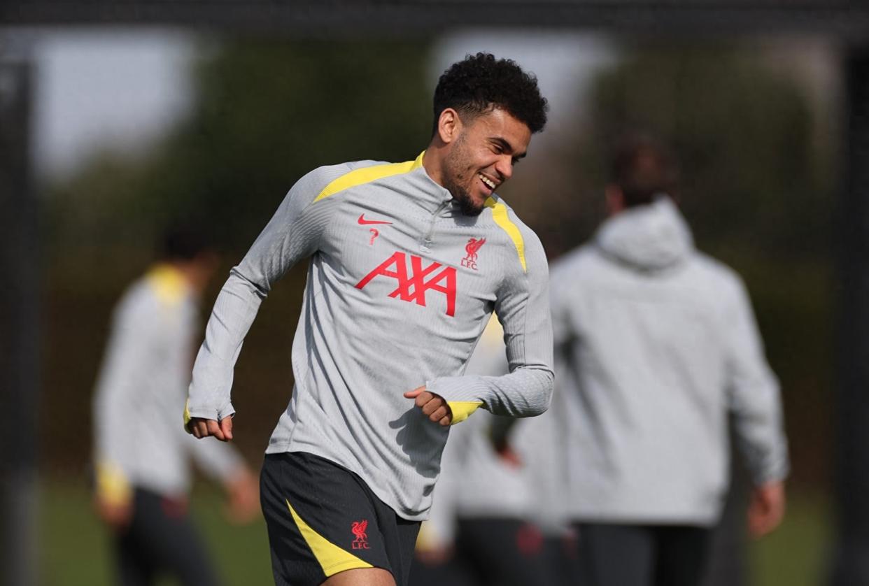 蜂鸟电竞- 江南雷霆队鏖战蓬莱金雕队，篮球常规赛失利，核心复出即建功。边路成突破口