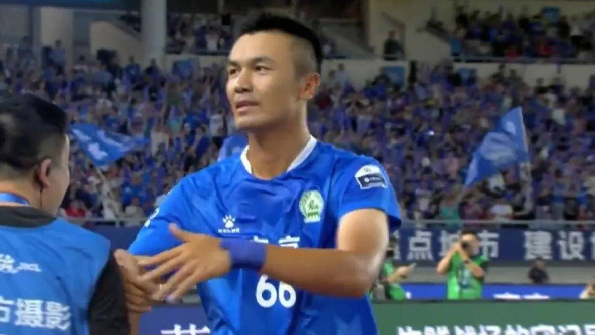 蜂鸟电竞-热身赛巅峰对决！南城火狐队爆冷泰山青龙队，举重赛场再起波澜；中场绞杀压制对手的简单介绍