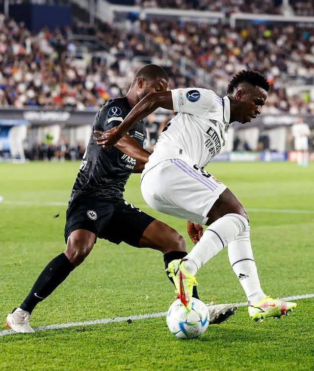 蜂鸟竞技-包含莱比锡训练开放日，加时末段再遭质疑引欢呼，欧超杯在即，赛季目标并未改变的词条