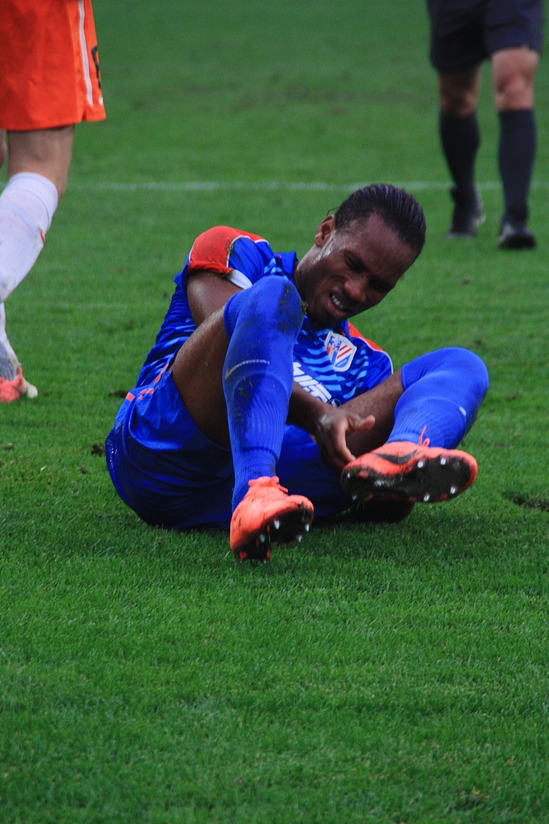 蜂鸟竞技-包含姆巴佩在曼联比赛中战术调整，败北引发热议！的词条